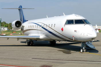 M-FZMH - Private Bombardier CL-600-2B19