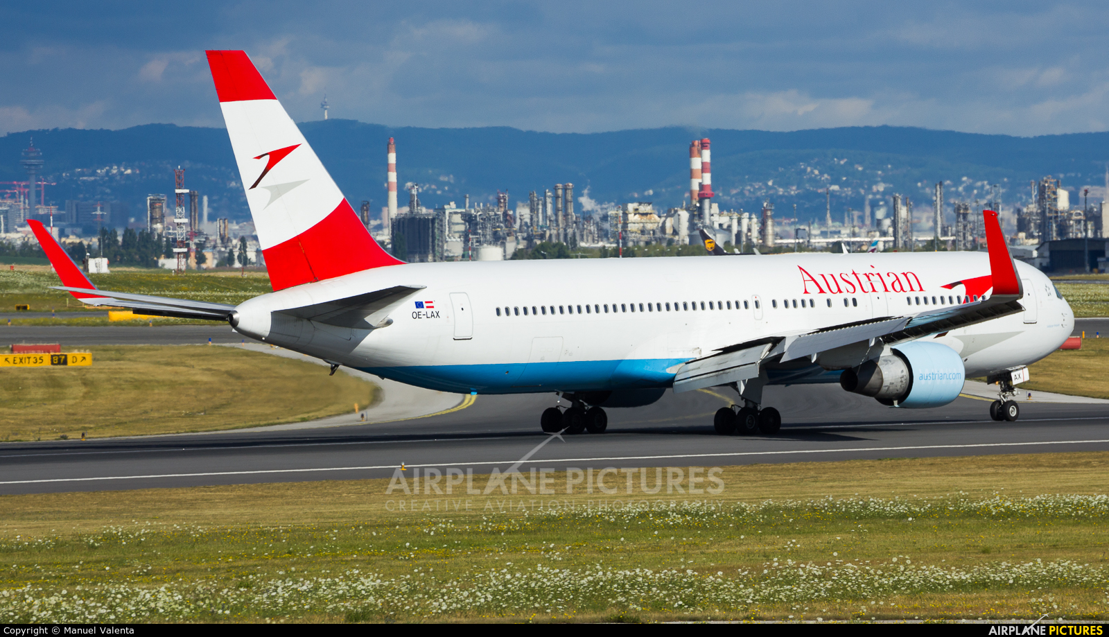 Austrian Airlines/Arrows/Tyrolean OE-LAX aircraft at Vienna - Schwechat