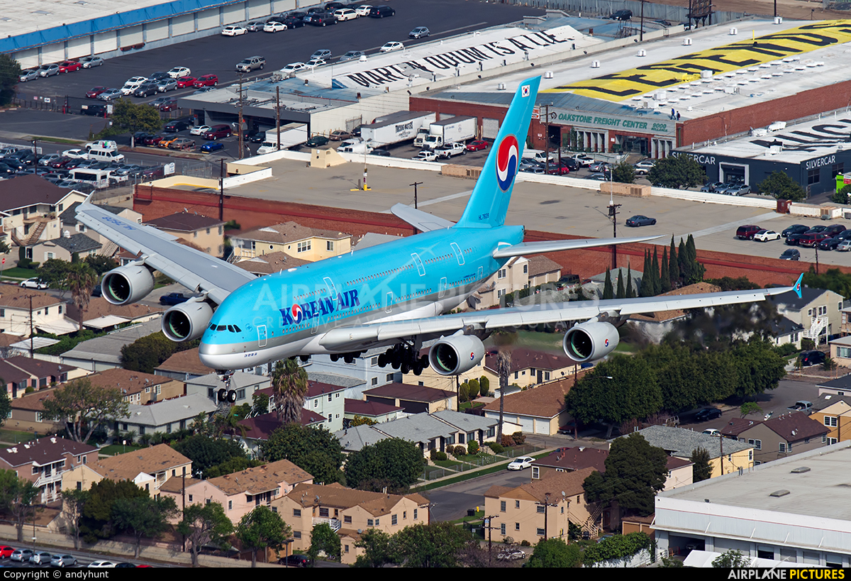 Korean Air HL7628 aircraft at Los Angeles Intl