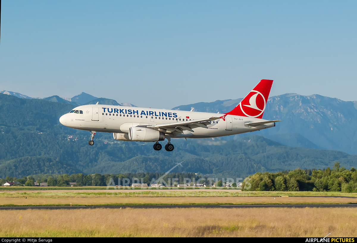 Turkish Airlines TC-JLU aircraft at Ljubljana - Brnik