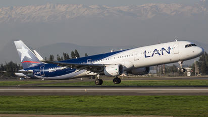 CC-BEA - LAN Airlines Airbus A321