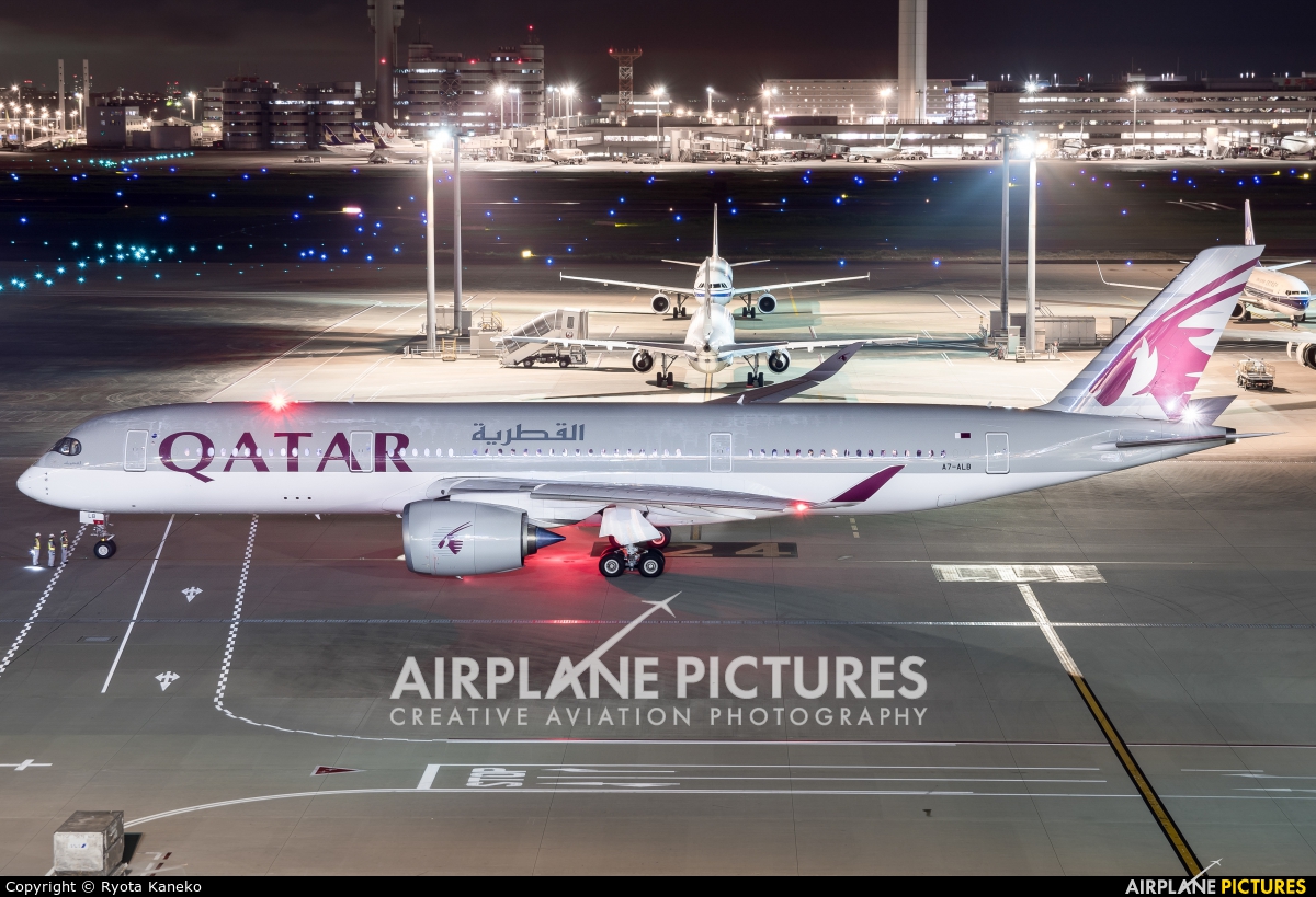 Qatar Airways A7-ALB aircraft at Tokyo - Haneda Intl