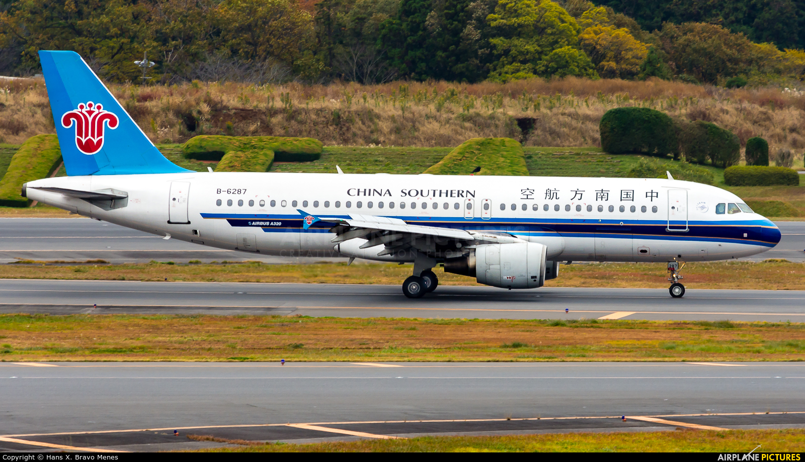 China Southern Airlines B-6287 aircraft at Tokyo - Narita Intl