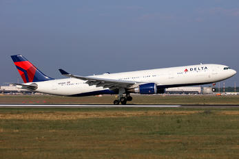 N824NW - Delta Air Lines Airbus A330-300