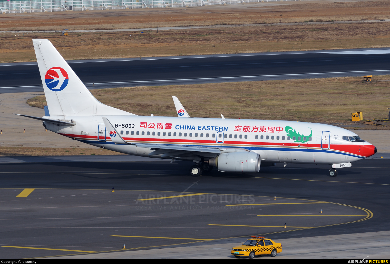China Eastern Airlines B-5093 aircraft at Dalian Zhoushuizi Int'l