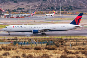 N831MH - Delta Air Lines Boeing 767-400ER