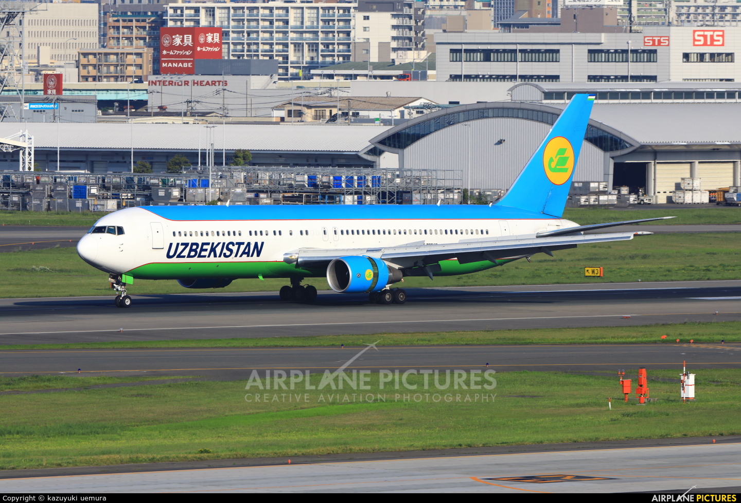 Uzbekistan Airways UK67005 aircraft at Fukuoka