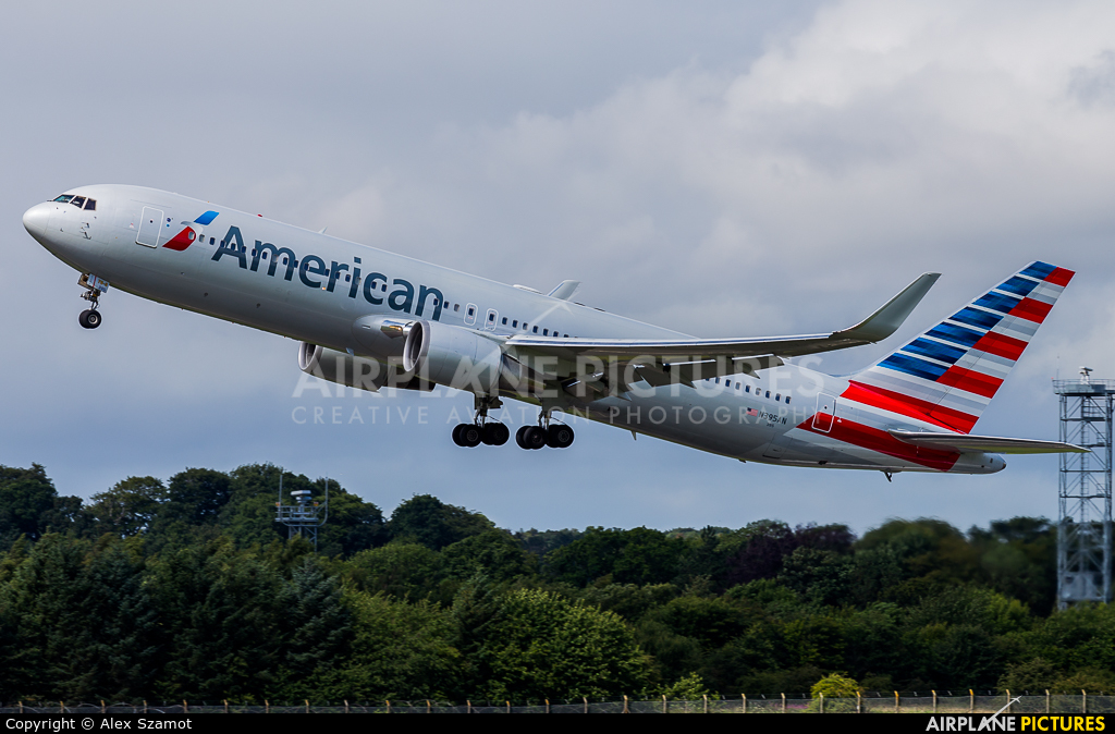 American Airlines N395AN aircraft at Edinburgh