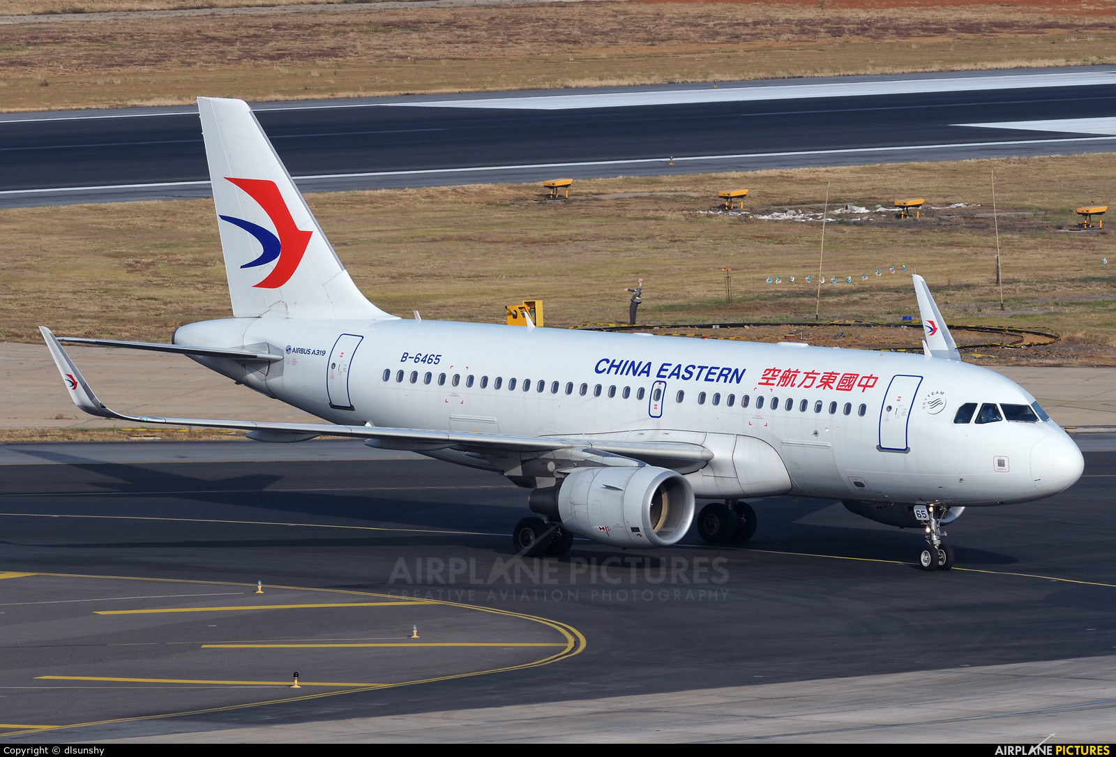 China Eastern Airlines B-6465 aircraft at Dalian Zhoushuizi Int'l
