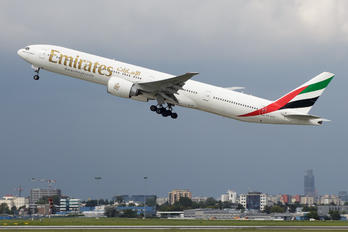 A6-EPS - Emirates Airlines Boeing 777-300ER