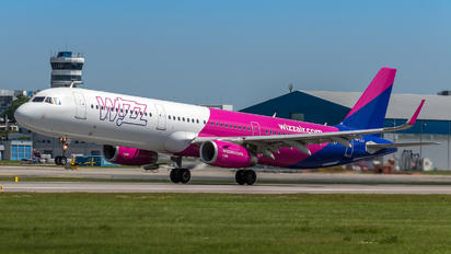 HA-LXJ - Wizz Air Airbus A321