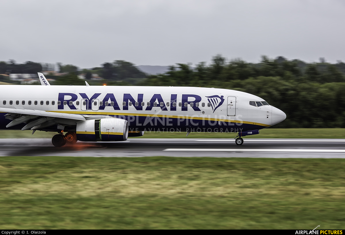 Ryanair EI-FRB aircraft at Biarritz