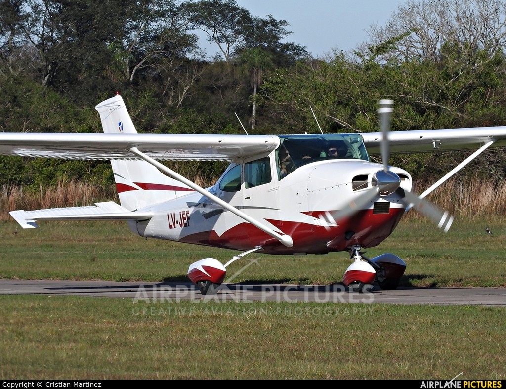 Private LV-JEF aircraft at Corrientes