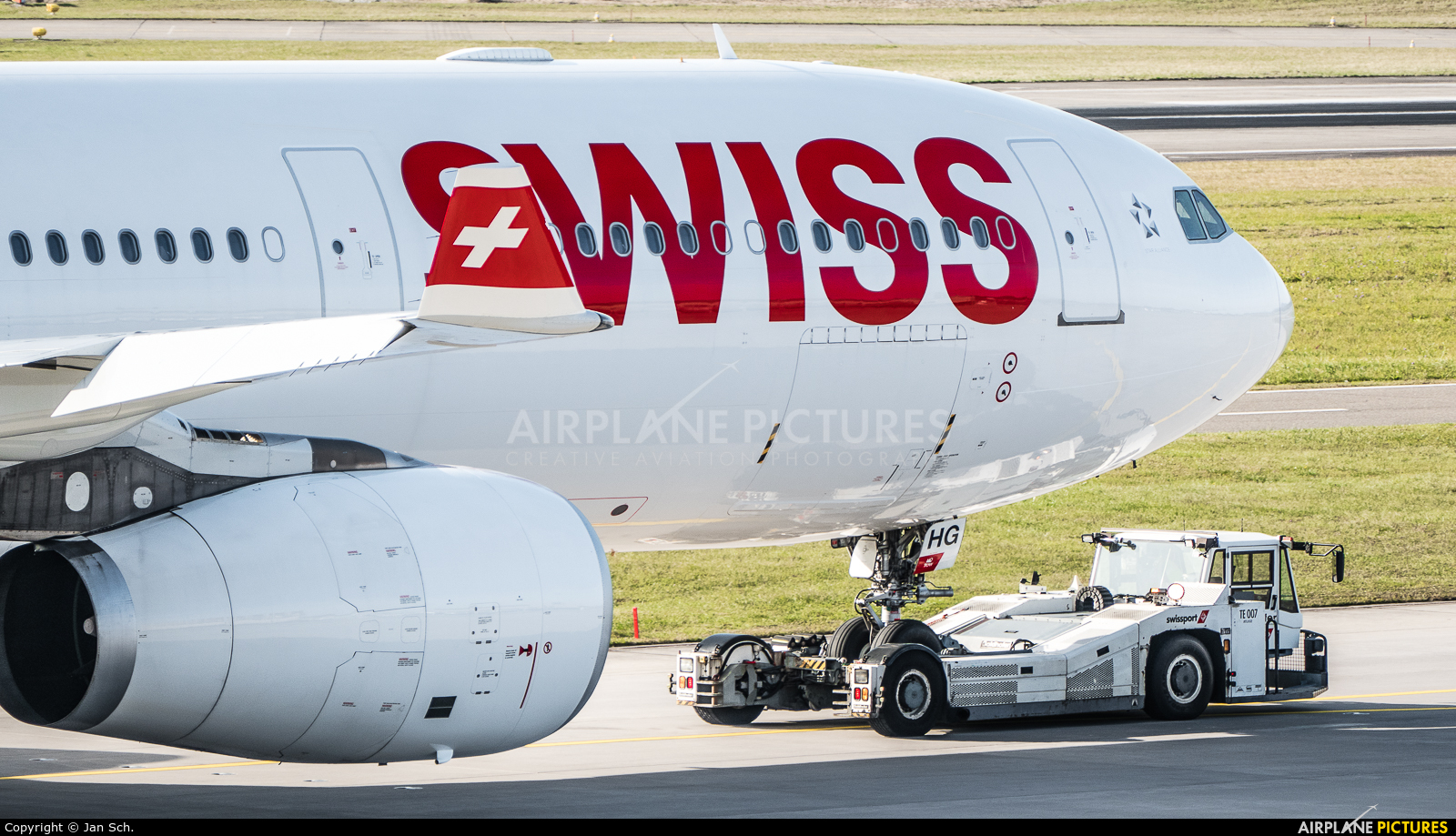 Swiss HB-JHG aircraft at Zurich