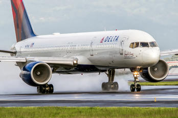 N6716C - Delta Air Lines Boeing 757-200