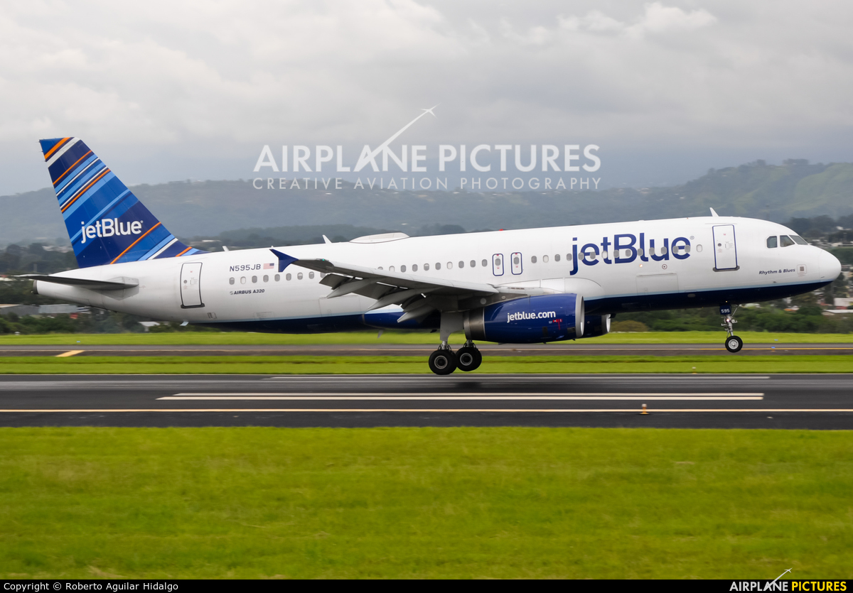 JetBlue Airways N595JB aircraft at San Jose - Juan Santamaría Intl