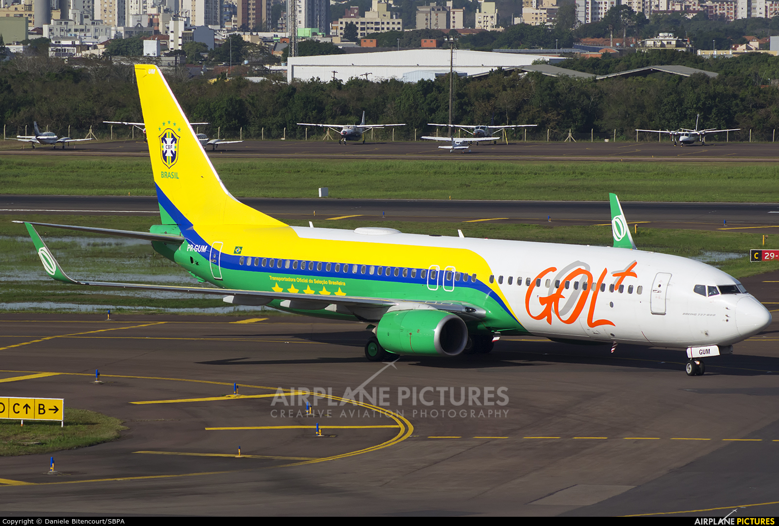 GOL Transportes Aéreos  PR-GUM aircraft at Porto Alegre - Salgado Filho