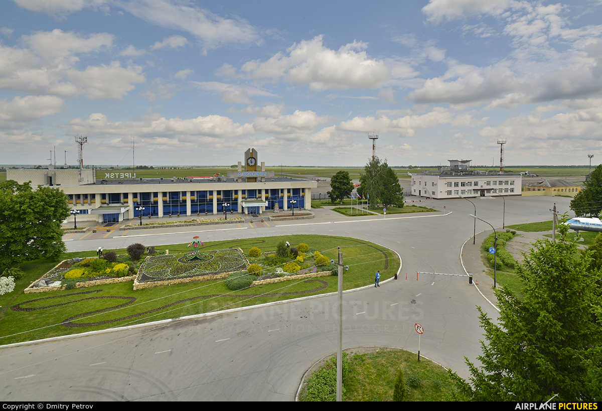 - Airport Overview - aircraft at Lipetsk