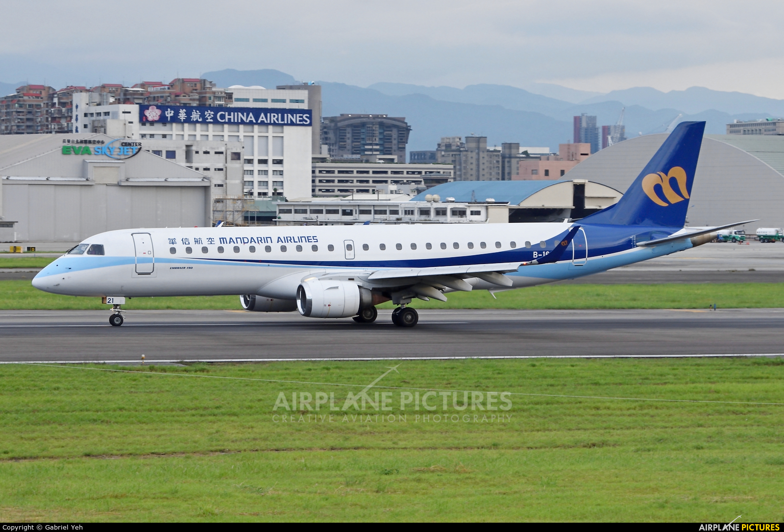 Mandarin Airlines B-16821 aircraft at Taipei Sung Shan/Songshan Airport