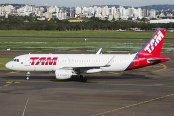 PR-TYF - TAM Airbus A320