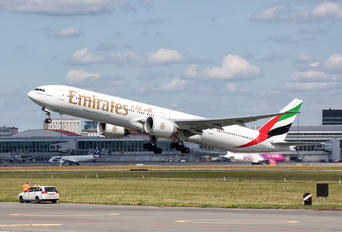 A6-EPC - Emirates Airlines Boeing 777-300ER