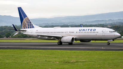 N73276 - United Airlines Boeing 737-800
