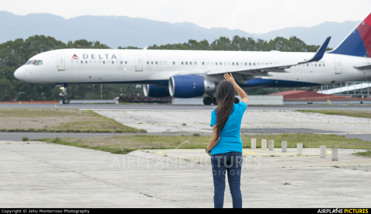 - Aviation Glamour - aircraft at Guatemala - La Aurora