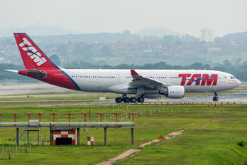 PT-MVS - TAM Airbus A330-200
