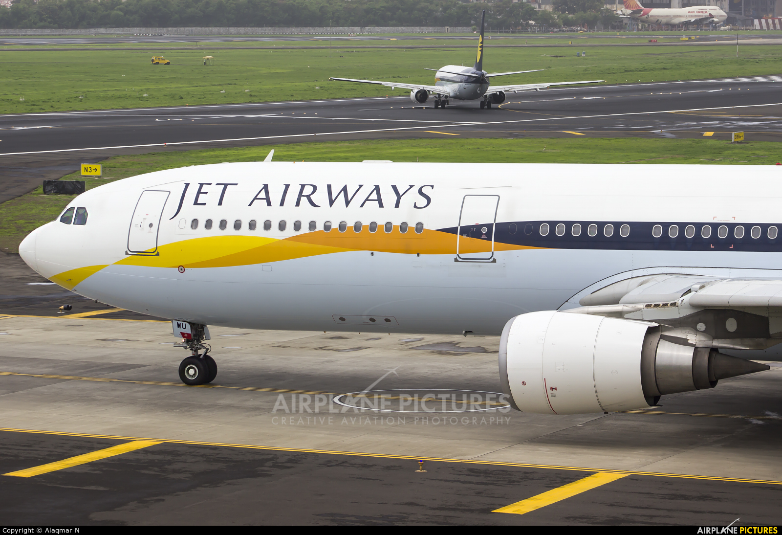 Jet Airways VT-JWU aircraft at Mumbai - Chhatrapati Shivaji Intl