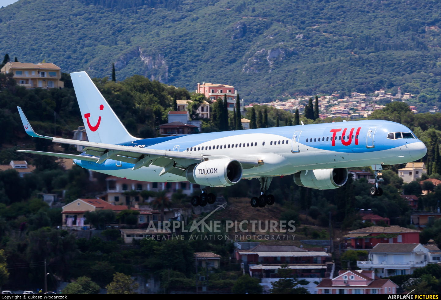 TUI Airways G-BYAW aircraft at Corfu - Ioannis Kapodistrias