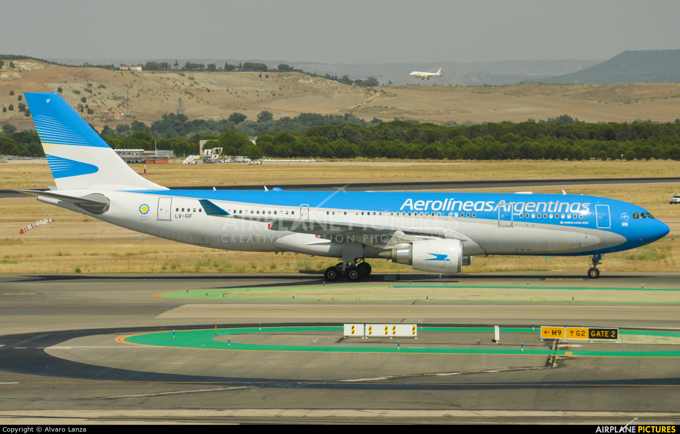 Aerolineas Argentinas LV-GIF aircraft at Madrid - Barajas
