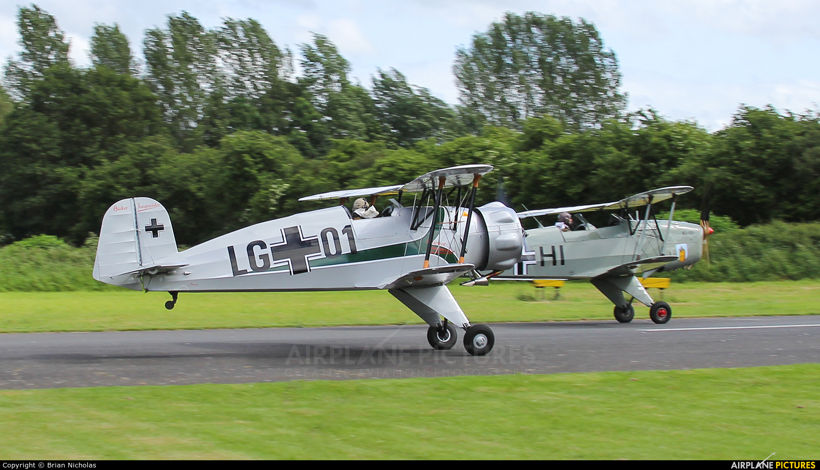 The Old Buckers G-CIJV aircraft at Welshpool