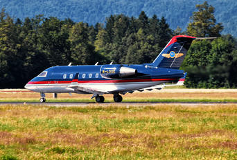 M-LOOK - Private Bombardier CL-600-2B16 Challenger 604