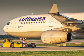 D-AIKF - Lufthansa Airbus A330-300