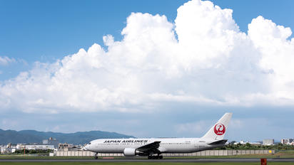 JA623J - JAL - Japan Airlines - Airport Overview - Runway, Taxiway