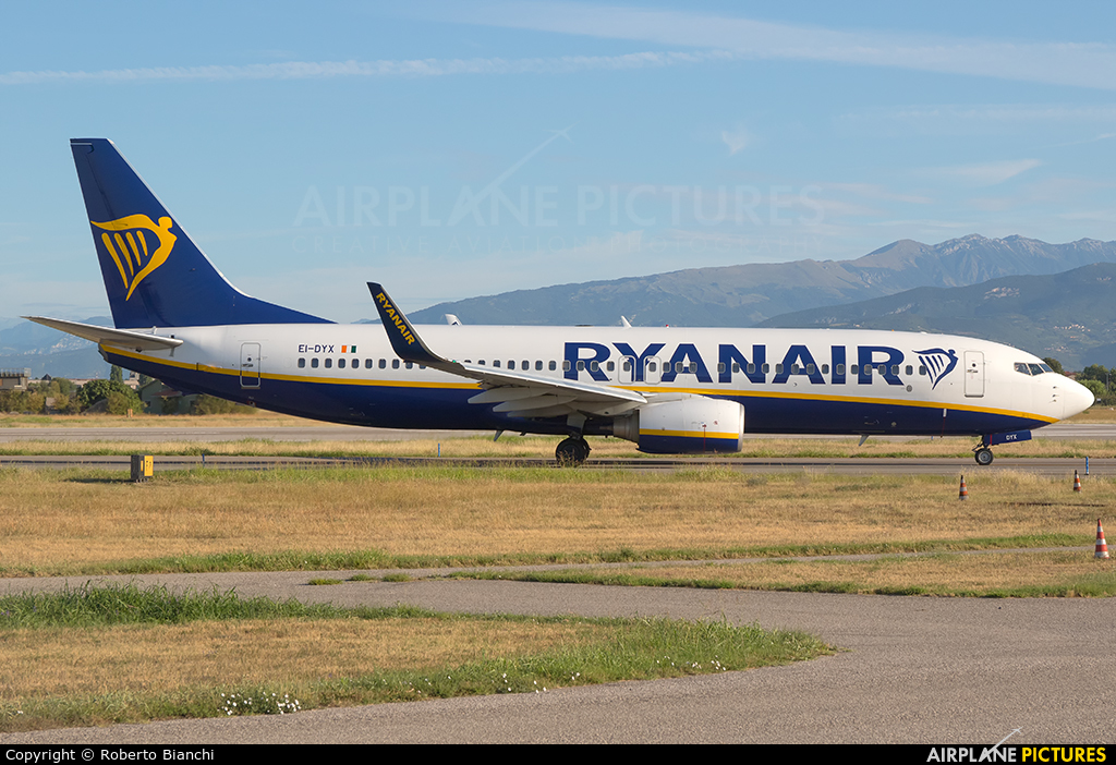 Ryanair EI-DYX aircraft at Verona - Villafranca