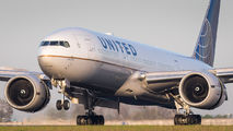 N77019 - United Airlines Boeing 777-200ER aircraft