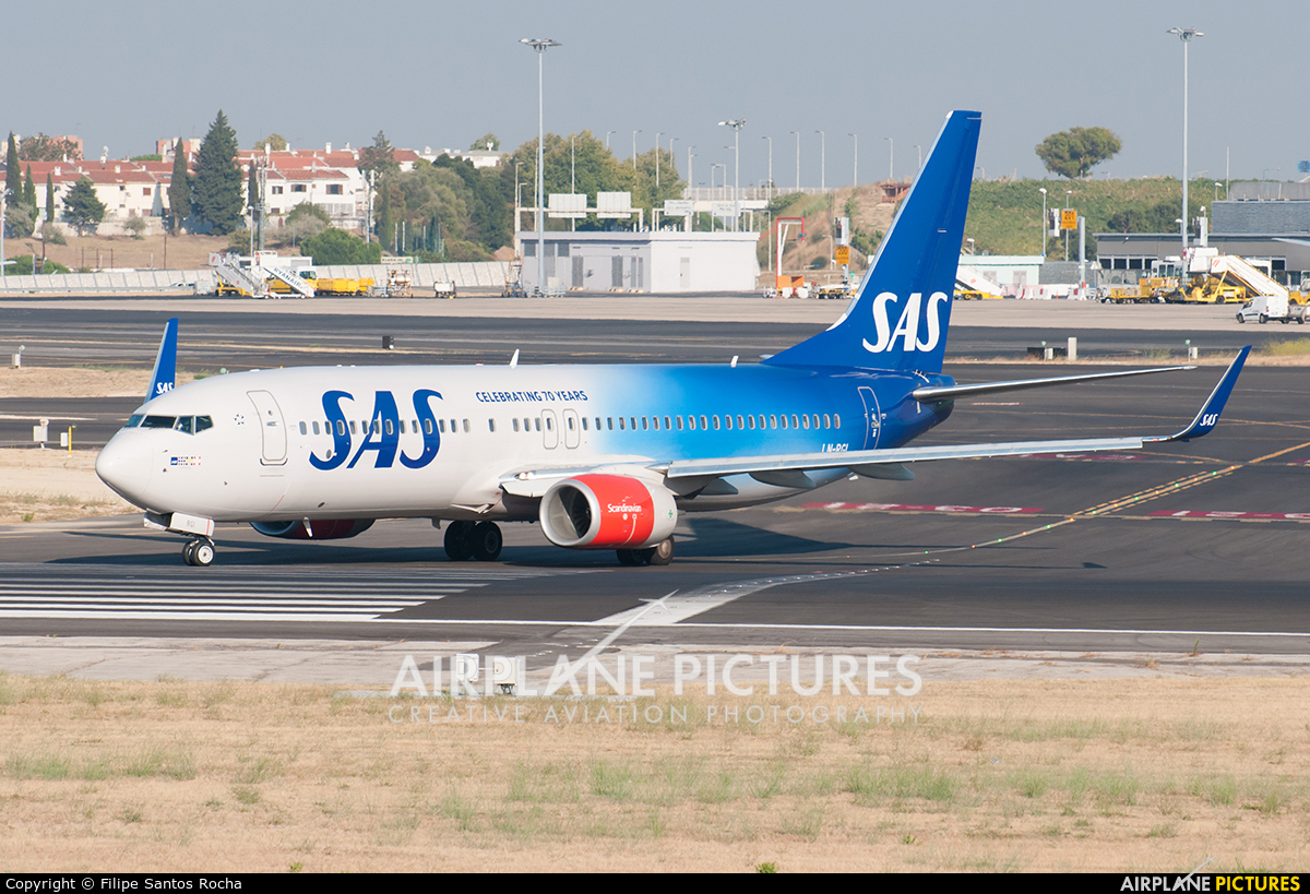 SAS - Scandinavian Airlines LN-RGI aircraft at Lisbon