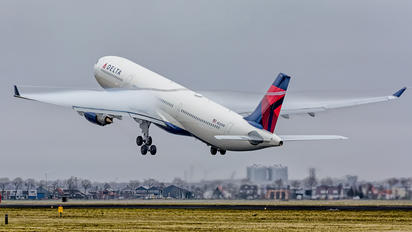 N826NW - Delta Air Lines Airbus A330-300