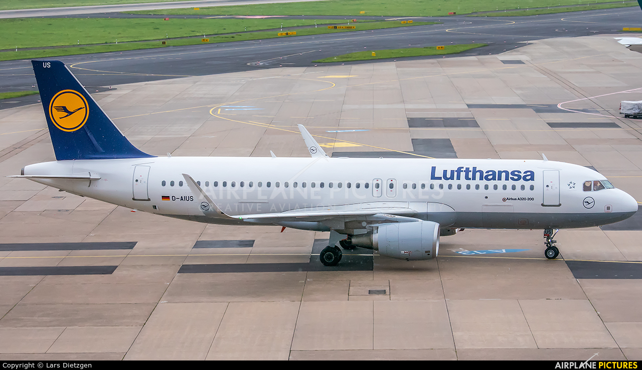 Lufthansa D-AIUS aircraft at Düsseldorf