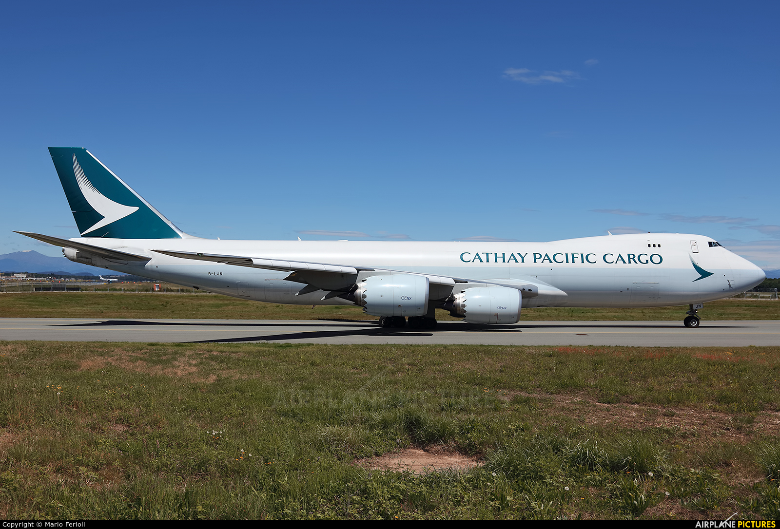 B-LJN - Cathay Pacific Cargo Boeing 747-8F at Milan - Malpensa | Photo ID  948084 | Airplane-Pictures.net
