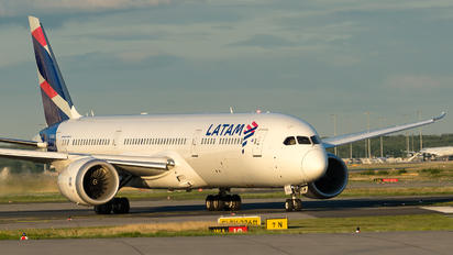 CC-BGC - LATAM Boeing 787-9 Dreamliner