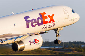 N910FD - FedEx Federal Express Boeing 757-200F