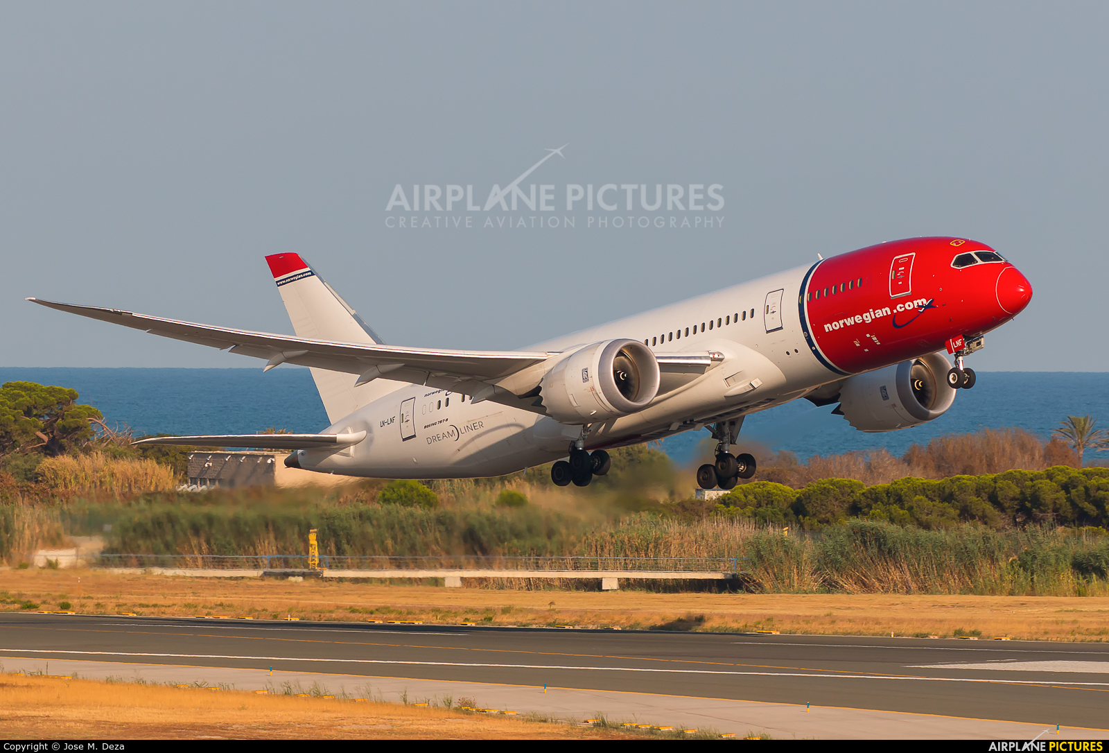 Norwegian Air Shuttle LN-LNF aircraft at Barcelona - El Prat