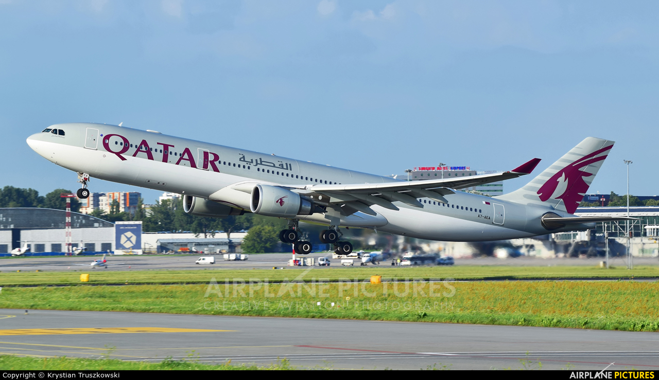 Qatar Airways A7-AEA aircraft at Warsaw - Frederic Chopin