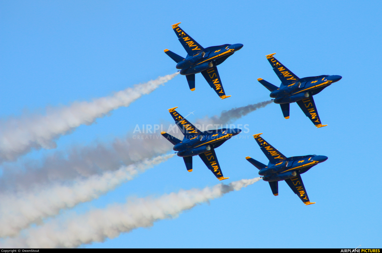 USA - Navy : Blue Angels - aircraft at Oshkosh - Wittman Regional