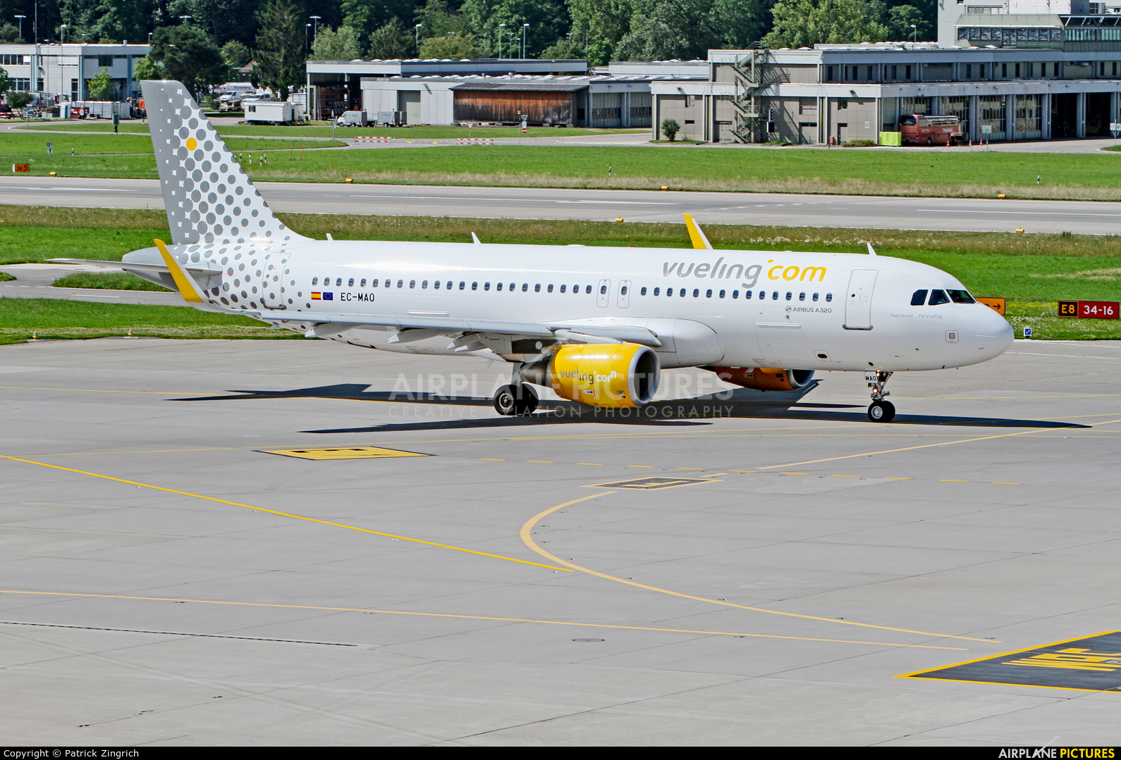 Vueling Airlines EC-MAO aircraft at Zurich