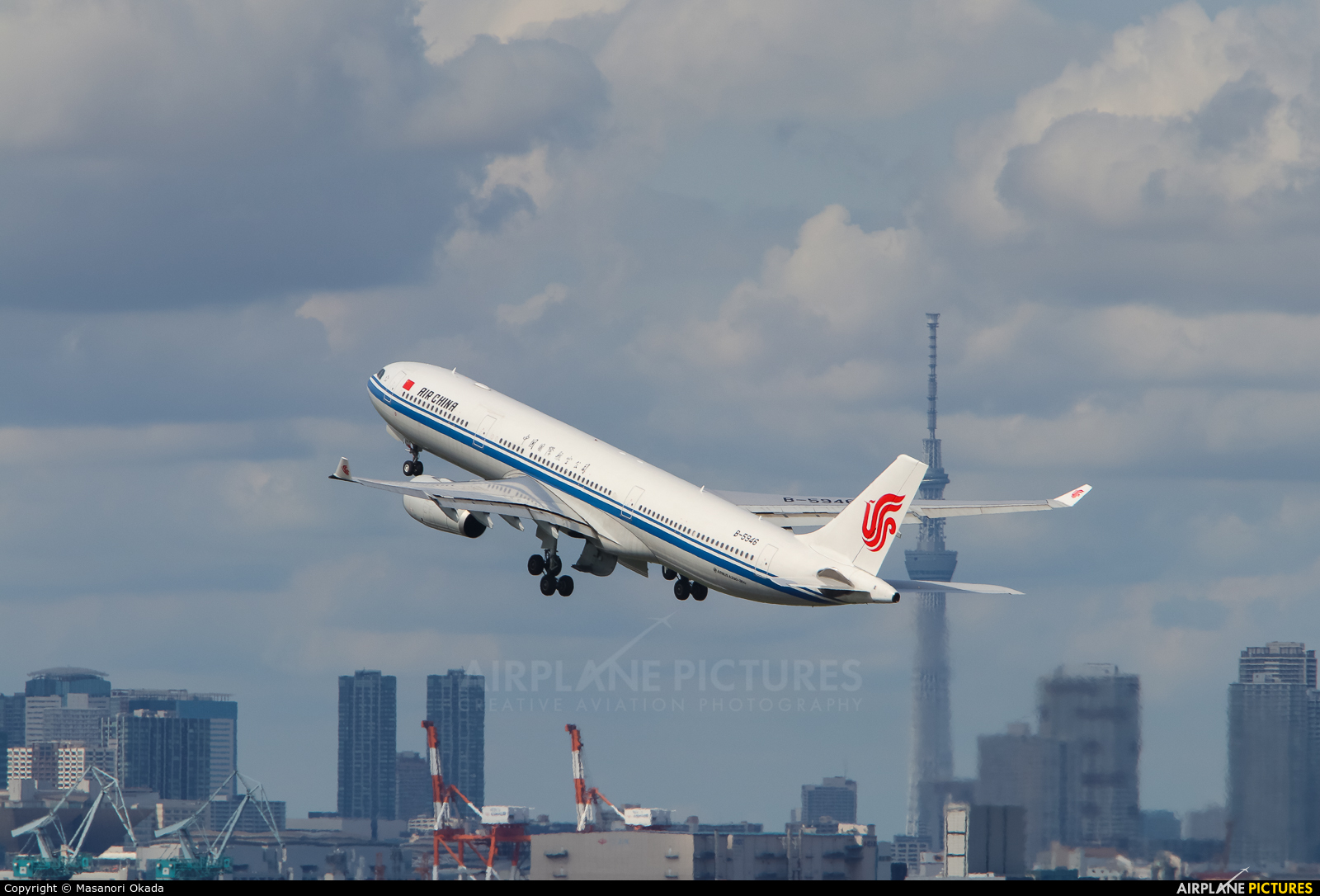 Air China B-5946 aircraft at Tokyo - Haneda Intl