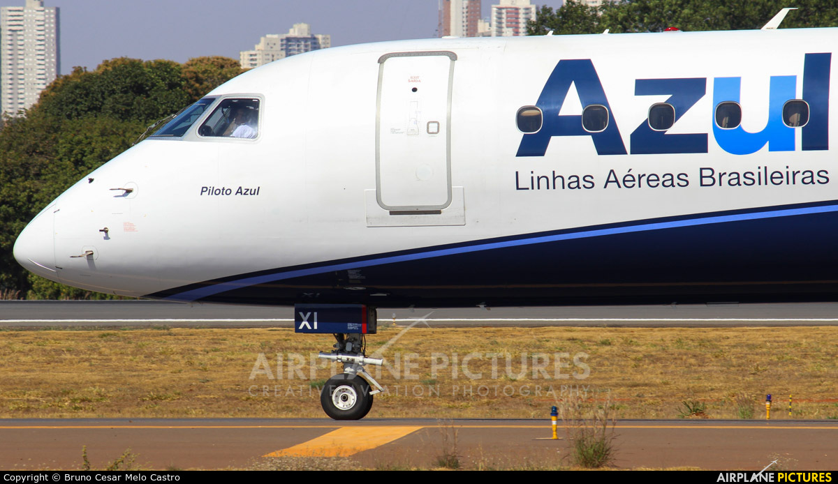 Azul Linhas Aéreas PR-AXI aircraft at Goiania - Santa Genoveva