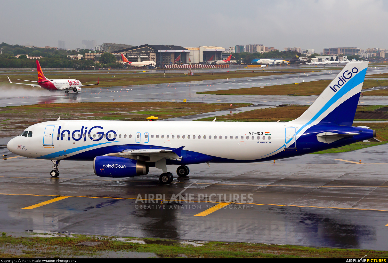 IndiGo VT-IDD aircraft at Mumbai - Chhatrapati Shivaji Intl